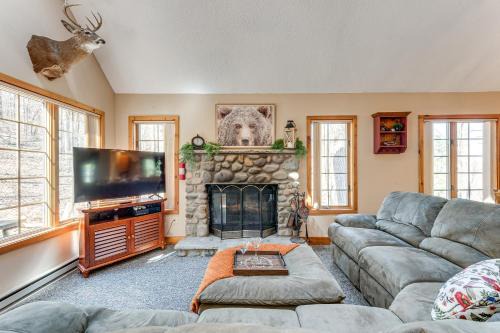 White Haven Casa | Access to Jack Frost Ski Resort Home with Hot Tub