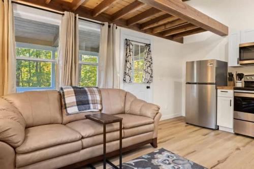 Hendersonville Casa | Accessible 1BR Cottage with Firepit Near Trails