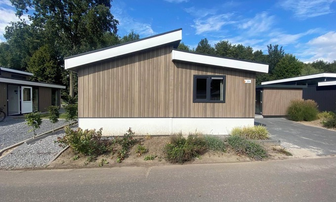 Biddinghuizen Casa | Accessible chalet with 3 bedrooms, an adapted bathroom and a terrace