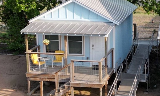 Kerrville Cabina | Accessible Queen Bed Cabin #16 near River
