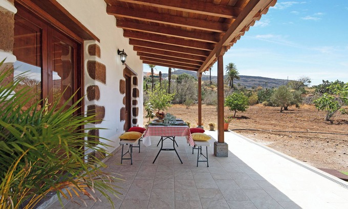 Santa Lucia Casa | Casa de vacaciones accesible 'El Algarrobero' con vistas a la montaña y piscina privada
