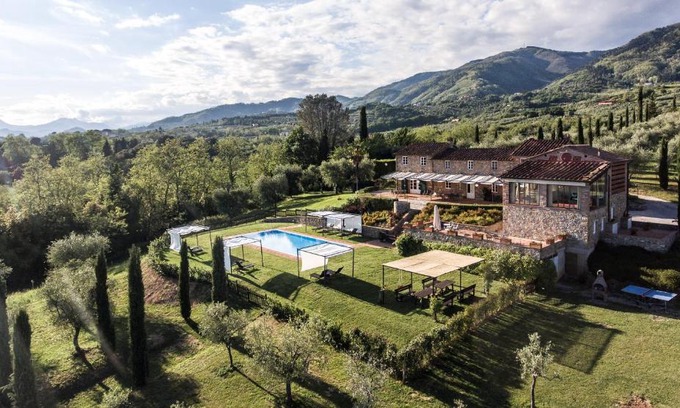 Capannori Apartamento | Accogliente alloggio con vista e piscina