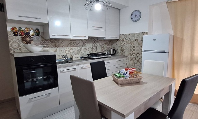 San Cesareo Apartamento | Accogliente Appartamento Nuovissimo,fino a 5 Posti Letto, Park Privato Compreso