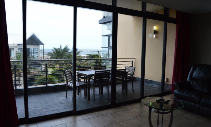 Durban Point Apartamento | Accommodation Front - Deluxe 6 Sleeper with Rooftop Pool