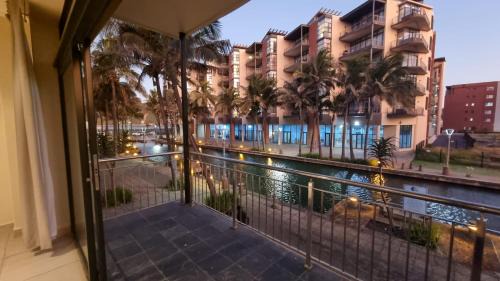 Durban Point Apartamento | Accommodation Front - Homely 6 Sleeper with Canal Views near the Beach