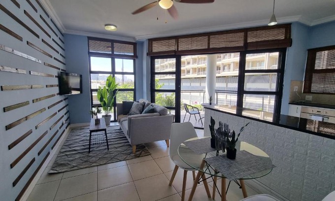 Durban Point Apartamento | Accommodation Front - Stylish 2 Sleeper near Ushaka Ushaka Marine World