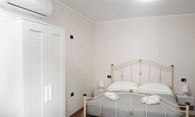 Angri Casa | Accommodation in center, Doria Castle, Town Villa, stores, bars, pubs, transportation.