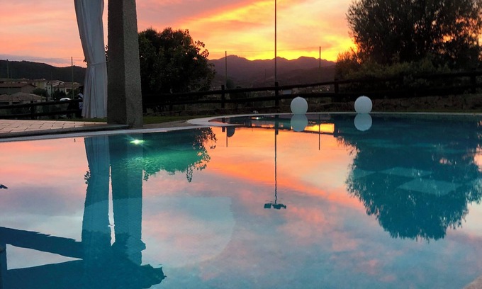 Tanaunella Villa | * VILLA LUCA * CON PISCINA Y JARDÍN PRIVADOS * Cerca del mar * plaza de aparcamiento *