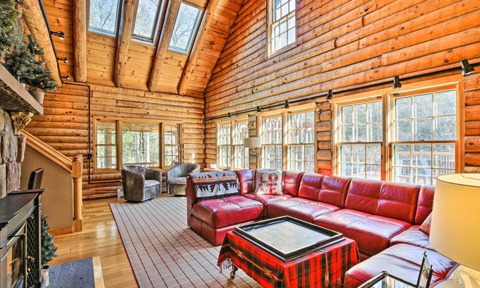 Accord Cabina | Accord Vacation Rental w/ Pool & Hot Tub!