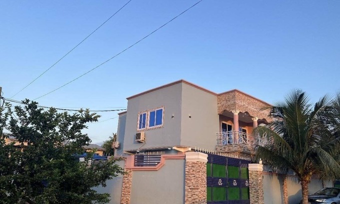 Accra Apartamento | Luxury 2BR Accra, Near Beach with WiFi, Breakfast, 20min Airport.