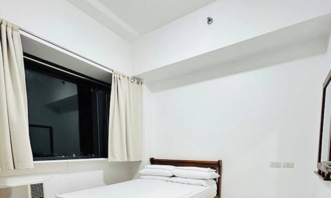 Kapitolyo Apartamento | Ace Suites by the WaterSpa - Budget Family Room
