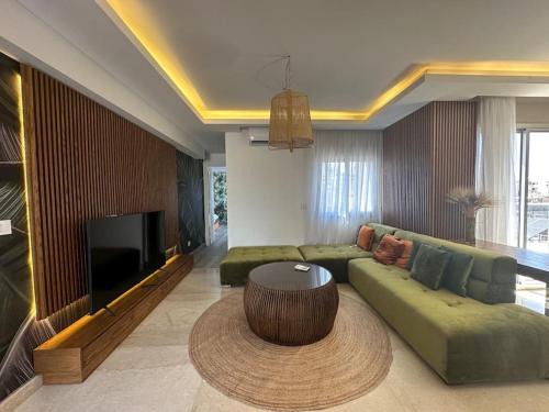 Beirut Apartamento | Achrafieh Rooftop 1-BR with Jacuzzi
