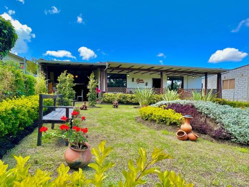 Cuenca Casa | Acogedora cabaña de 2hab, 2bañ y BBQ, garajes, WiFi