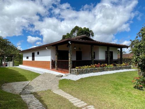 El Carmen de Viboral Chalet De Esquí | Acogedora casa de campo con excelente ubicación