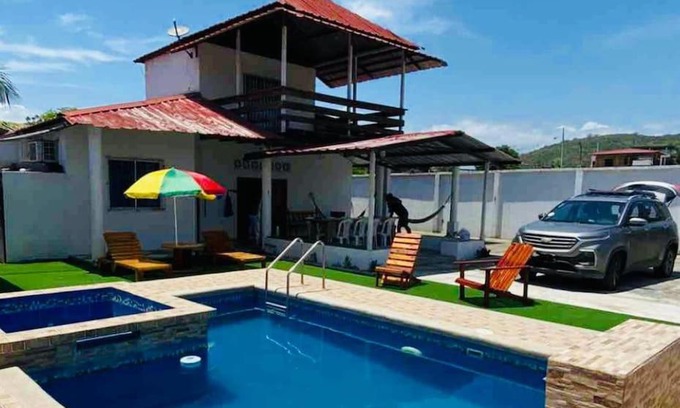 Crucita Casa | Acogedora casa con piscina en Crucita