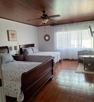 Alajuela Casa | Acogedora y amplia habitación en La Tropicana