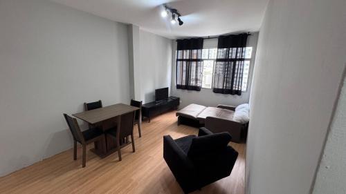 Gonzaga Apartamento | Aconchegante Apto a uma quadra da praia no Gonzaga