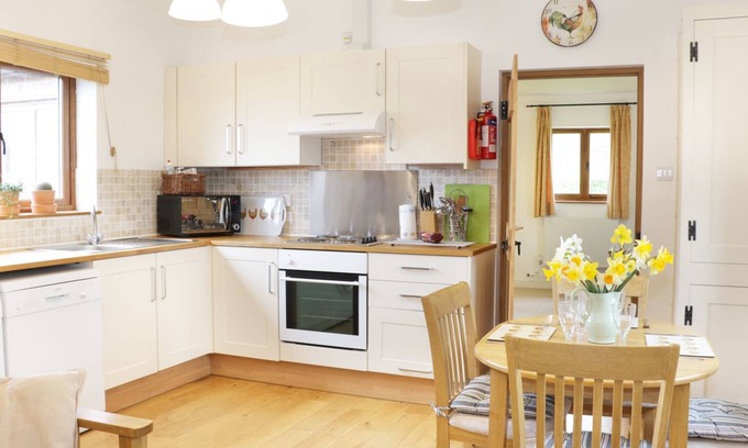 Loppington Cabaña | ACORN COTTAGE 1, casa de vacaciones de carácter en Burlton, Ref 974817