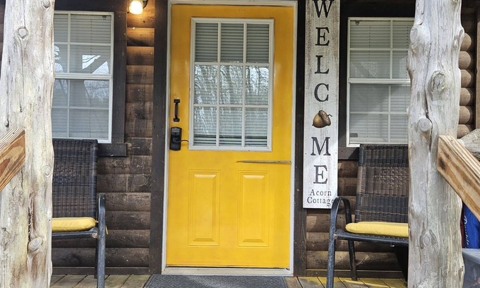 Logan Cabina | Acorn Cottage at Hocking Vacations