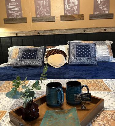 Canton Casa | Acorn Hideaways Canton Rustic Old West Frontier Suite