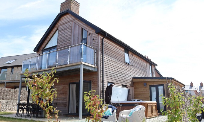 Holworth Cabaña | Acorn House - 8 guests in 4 bedrooms