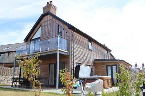 Holworth Casa | Acorn House