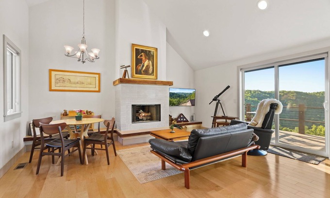Ferguson Cabina | Acorn Ridge Cabin near Boone-Romantic Cabin Just for Two with Breathtaking Views