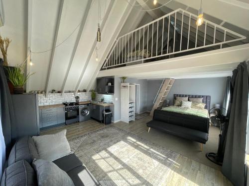 Hillcrest Apartamento | ACORN STUDIO Fully equipped Studio with kids loft