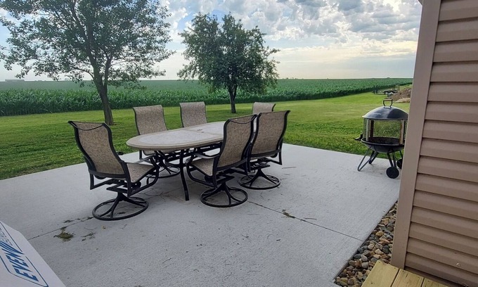 Adams County Casa | Acreage Centrally Located on Highway Easy Access to Key Destinations