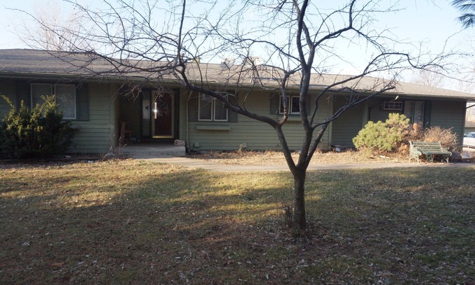 Urbandale Casa | Acreage InTown 4 BR, 2 Bath 3,300 sq ft half house option with gymnasium.