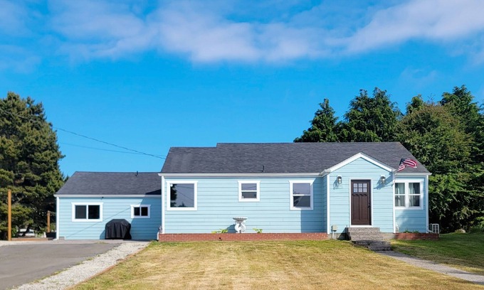 Long Beach Casa | Acreage with sauna, hot tub, firepit, separate studio - beach nearby & dogs OK