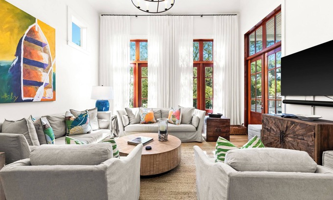 Seaside Casa | Across from Heated Pool, 2 Minutes to Beach, and Newly Renovated. With Gulf View