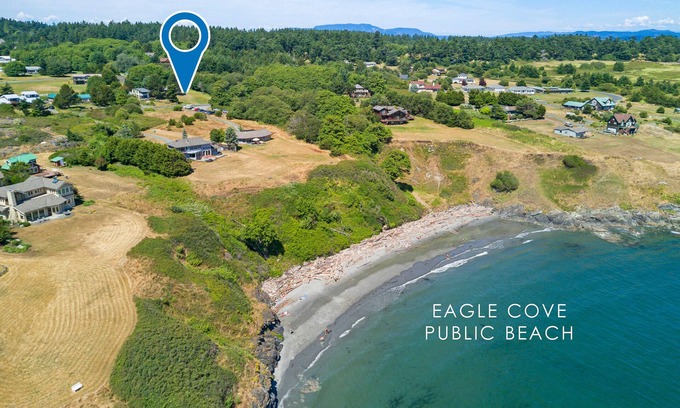 Friday Harbor Casa | Across From the Beach! (ECL)