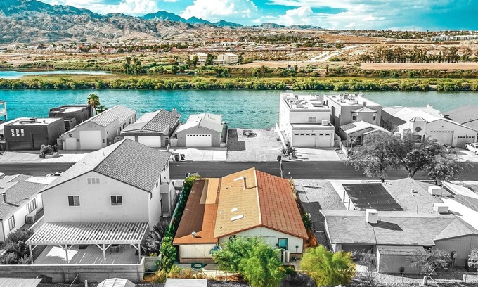 Holiday Shores Casa | ☆ ¡Nuevo! ☆ ¡Frente al agua, casa de vacaciones que admite mascotas!