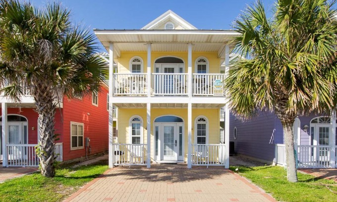 Lullwater Beach Casa | Across Street from Beach - Close to Pier Park - Sleeps 6!