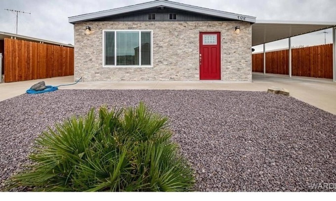 Holiday Shores Casa | Across Waterfront D, Sleeps10, one minute walk to the water 562 714 6969