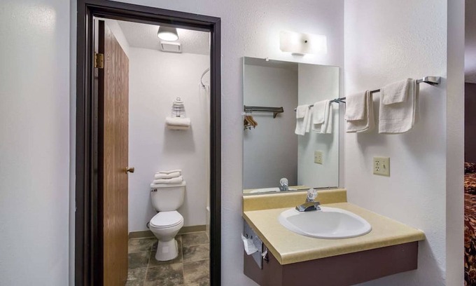 Medora Cama Y Desayuno | 30 miles from MEDORA ,Nearby World Class Brewery Nearby montana border