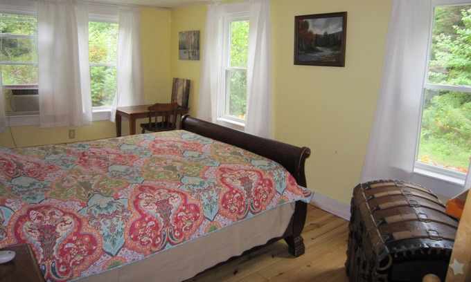 Hill Cabaña | ADA & Pet friendly. Cozy 1 bedroom Cottage 1mile from ProfileWaterfall & Trails