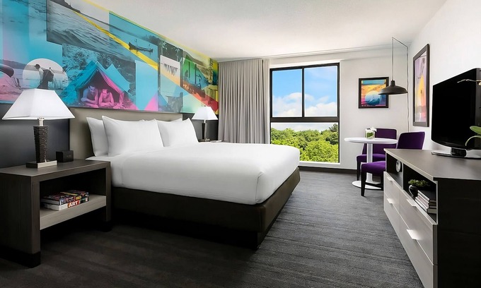 Lower Allston Hotel | ADA Standard King with Tub Room at Studio Allston Hotel