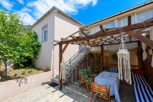 Prinos Casa | Adamou Family House