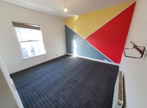 Reddish Casa | Adams House