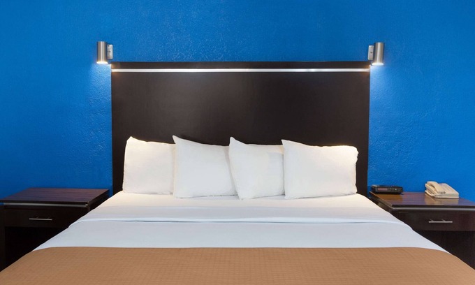 Tahquitz River Estates Hotel | Adara Hotel Palm Springs