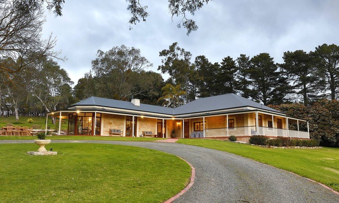 Adelaide Otro | Adelaide Hills Country House Luxury Escape | Balhannah