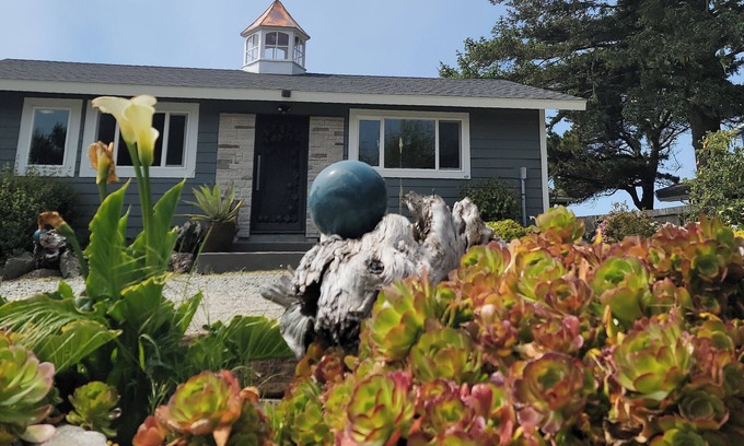Brookings Cabaña | Adele's Oceanside Nature Preserve ! Artsy Guesthouse w/ Private Beach Access