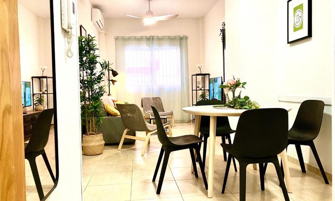 El Palmar Apartamento | Adelfa - 2 hab, AA, parking gratis, junto Hospital
