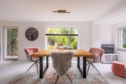 Hillesheim Casa | Adenauer Zwölf - Das 5 Sterne Ferienhaus mit Sauna und Garten am Eifelsteig