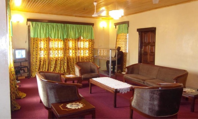 Teshie Cabina | Adinkra Lodge