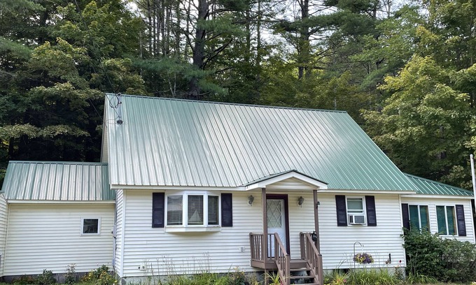 North Creek Cabaña | Adirondack Creekside Cottage-Sportmen’s Delight