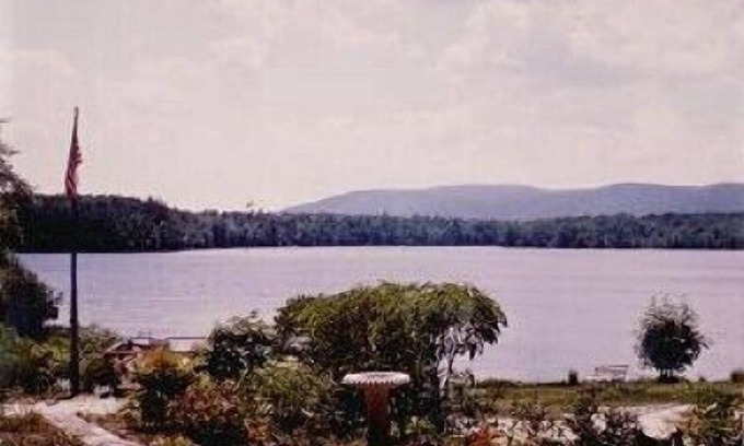 Queensbury Cabaña | Adirondack Lake Front Cottage