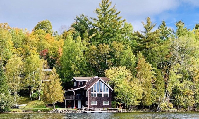 Saranac Lake Casa | Retiro a orillas del lago 4bd / 3ba en el lago Flower